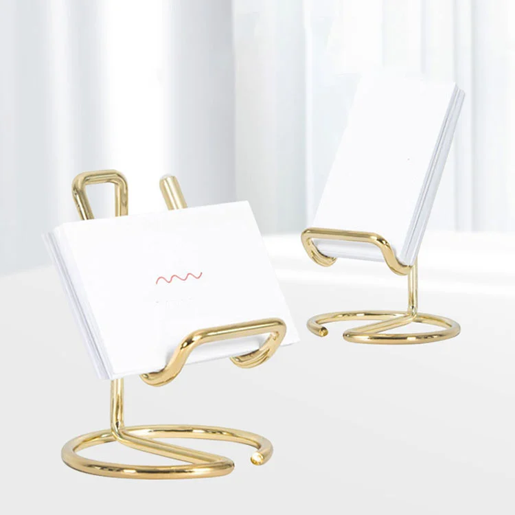 メタル製システム手帳: 回復力があなたの一日を形作る場所